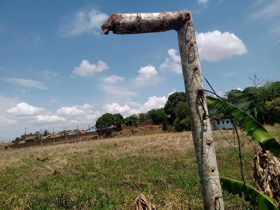 Foto 9 de 12 — Moradores reclamaram do abandono de antigo campo de futebol, na Vila Xavier